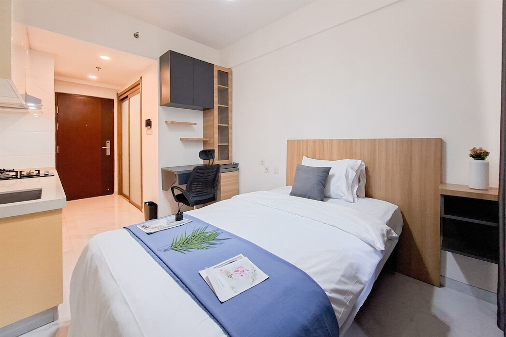 Studio Near Mall At Sky House Bsd Apartment