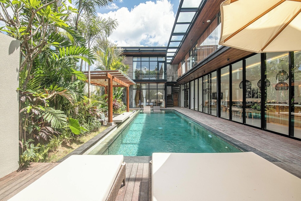 Elegant 6BR Canggu Retreat Just 400m to the Ocean