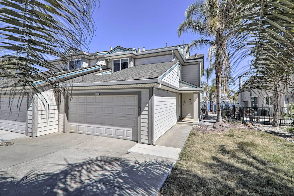Discovery Bay Retreat w/ Balcony & Boat Dock!