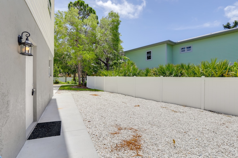 Pet-friendly Seminole Vacation Rental Apt w/ Yard! view 4
