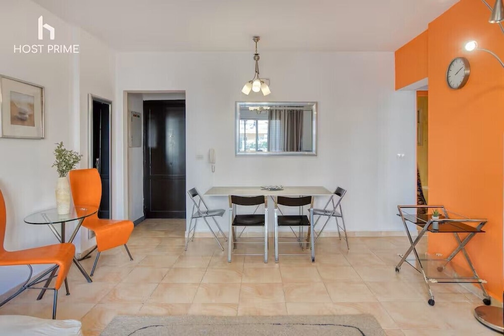 Comfy Apartment in Rehab City