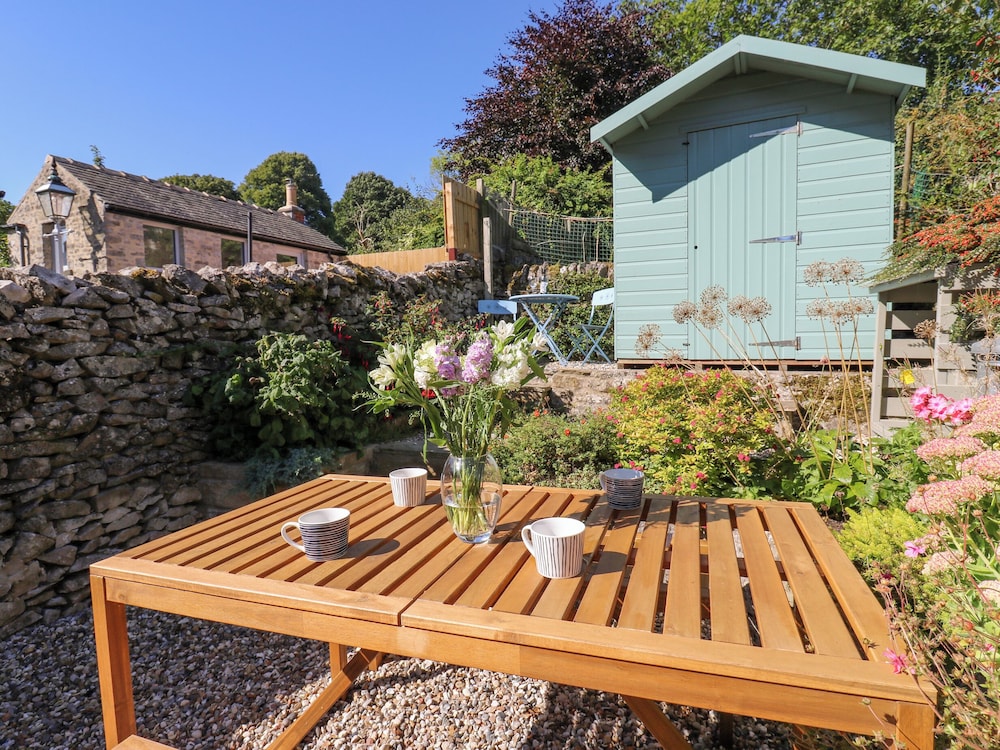 Flora Cottage