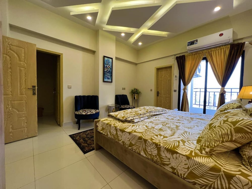 the Realtors inn Luxurious 1bed Apartment dha 2