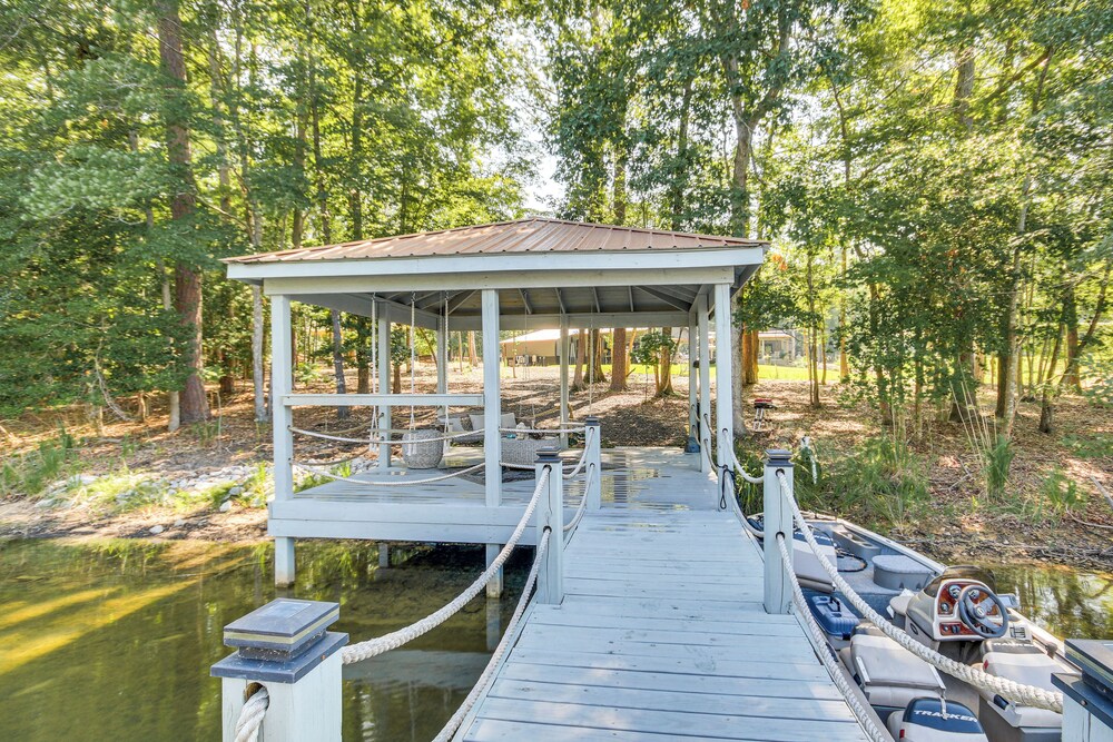 Lake Murray Studio w/ Pool & Hot Tub in Prosperity