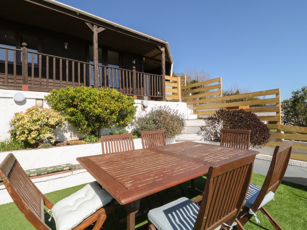 Pebble Lodge