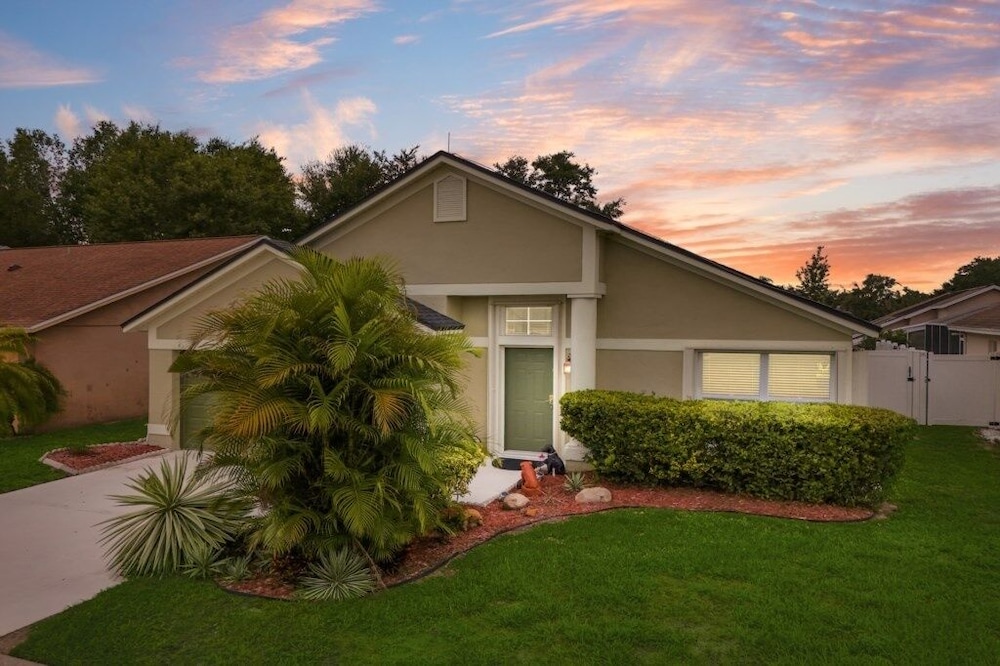Cozy 3br Home W/ Private Pool Near Disney 3 Bedroom Villa