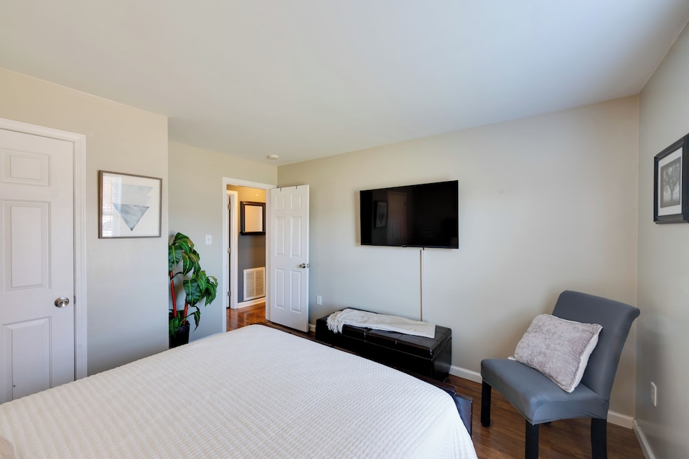 Walk to Dtwn Milton: Spacious Family Home w/ Yard