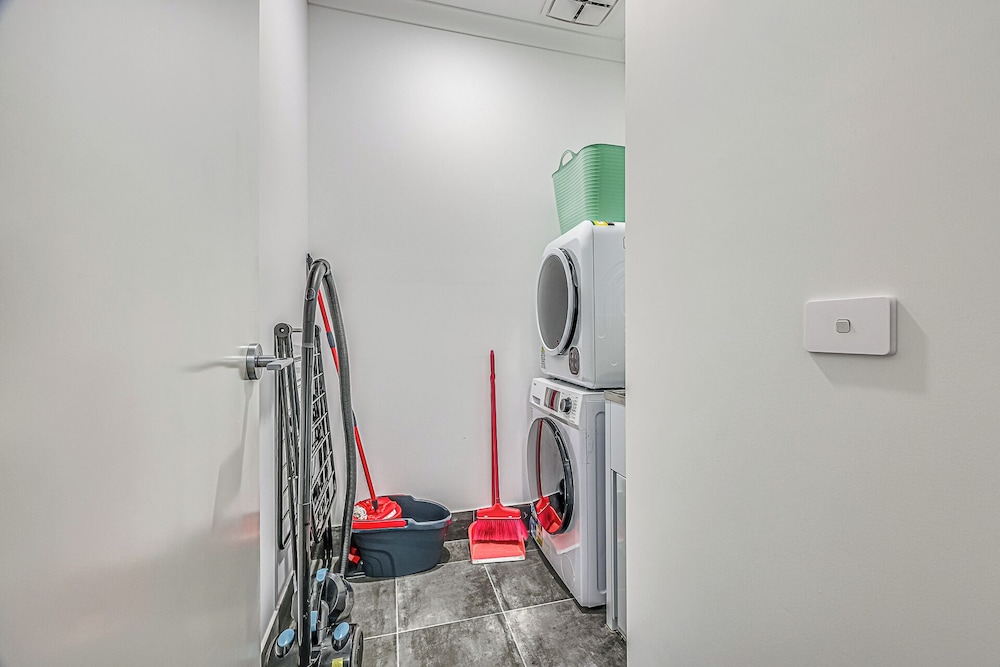 StayAU Fresh Modern 5BR Retreat Netflix in Berwick