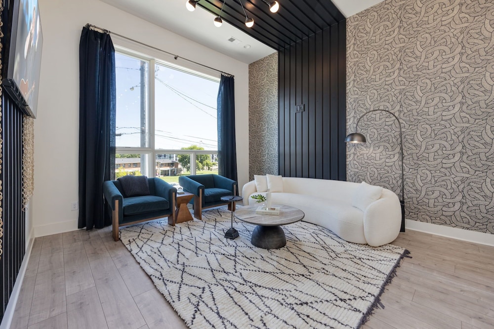 Elevate - Modern Luxury - Stunning City Views