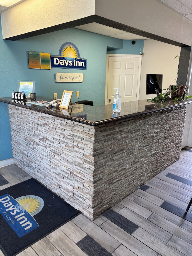 Days Inn by Wyndham West Branch Iowa City Area view 2
