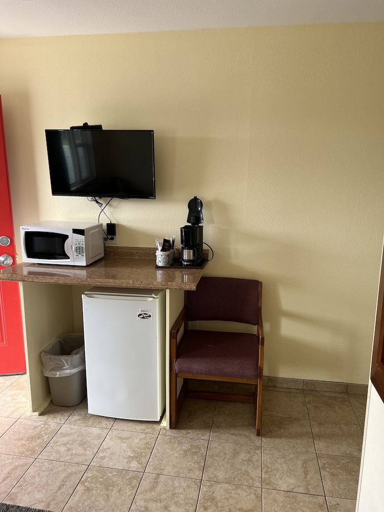 All Star Inn & Suites
