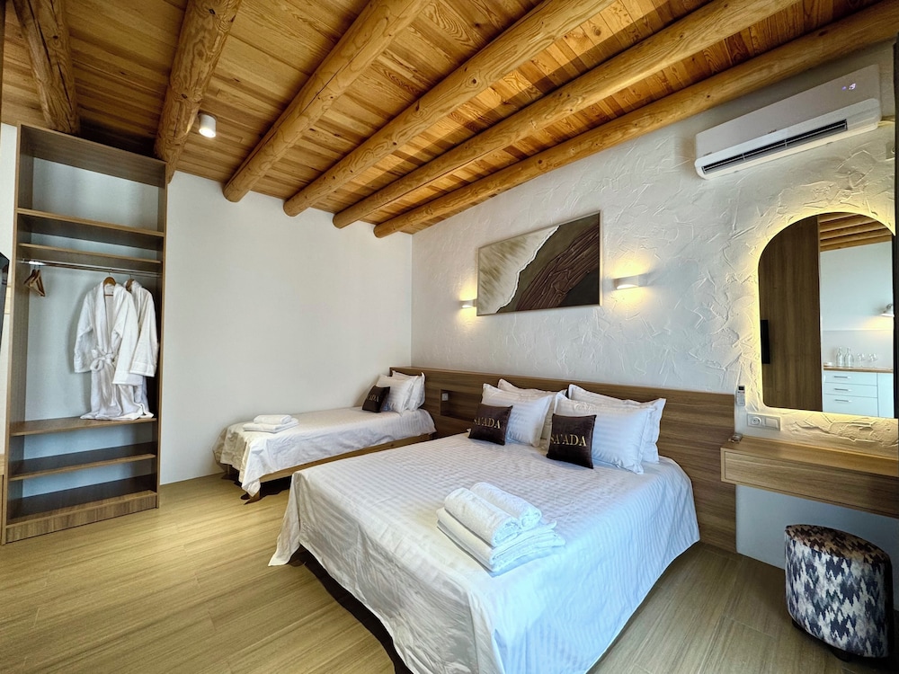 saada boutique studios