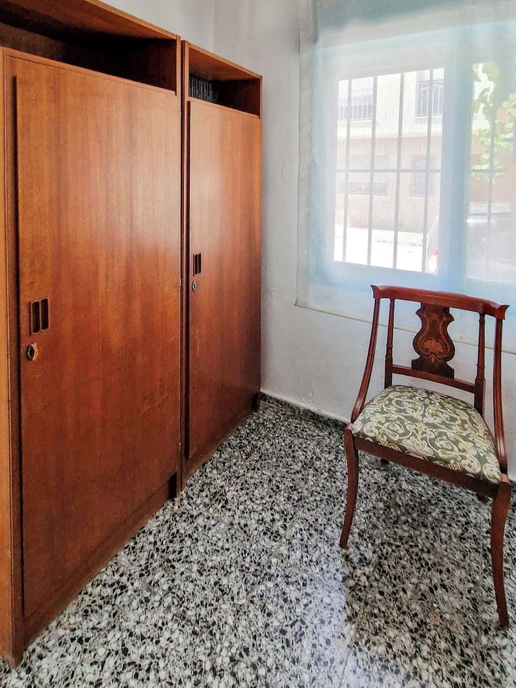 House With Exclusive Pool and Garden 7 min Walk From the Beach and the Center