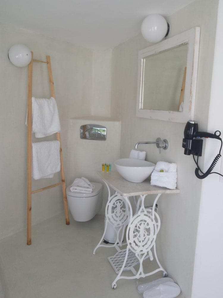 Kouros Home Hotel