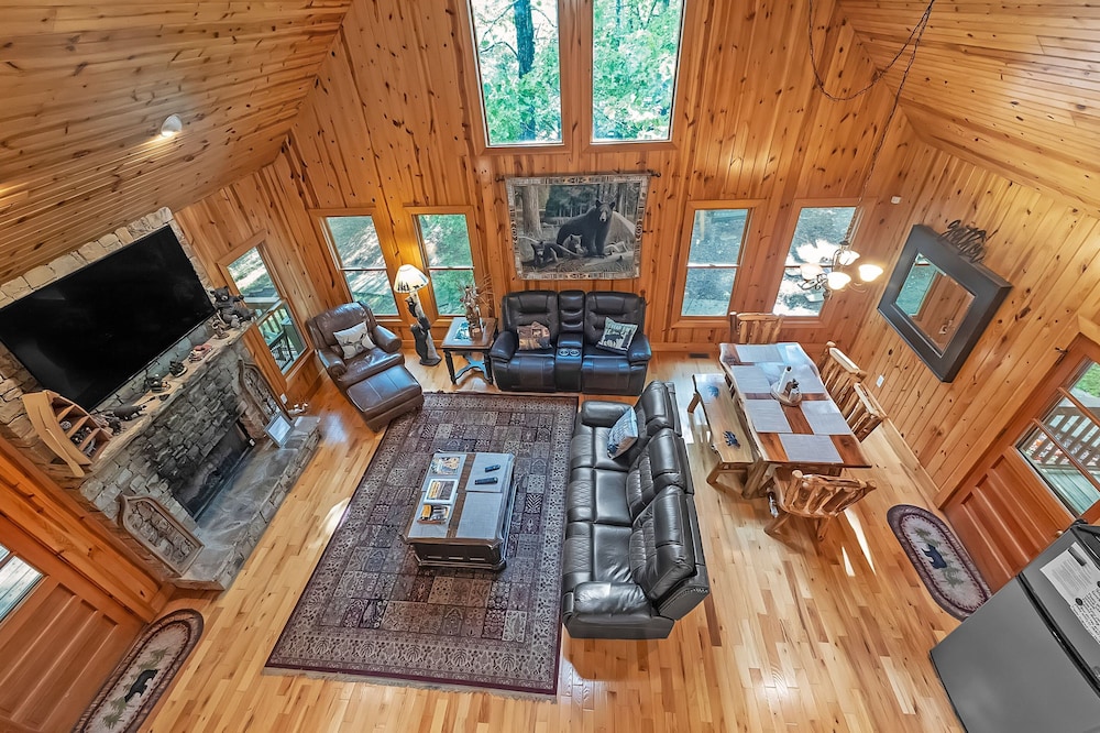 Mountain Getaway With Hot Tub & Game Room 4 Bedroom Cabin