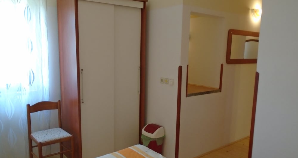 ROOMS MATEA PULA