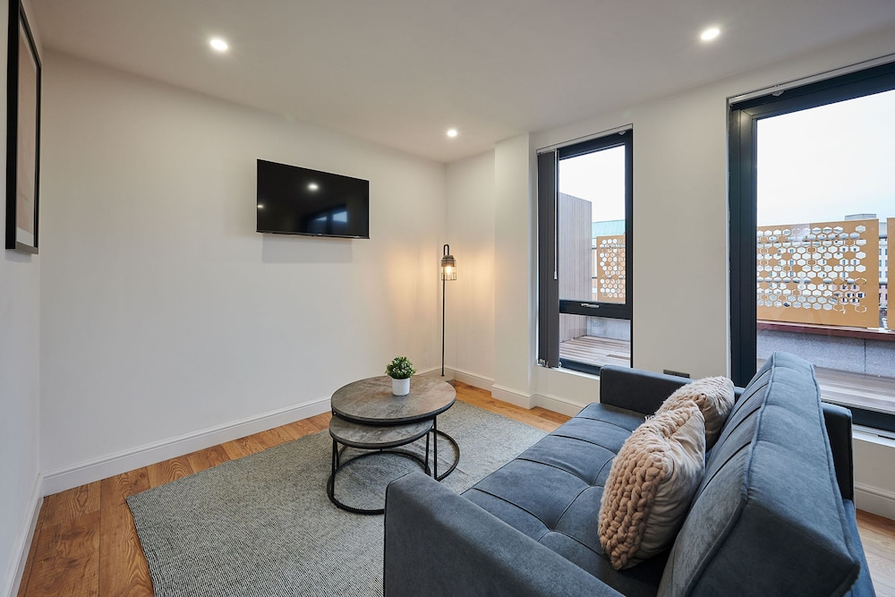 Host Stay Balcony Room For Two Sevenstay Apartments