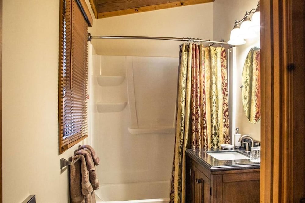 Eagle's Nest Lodge