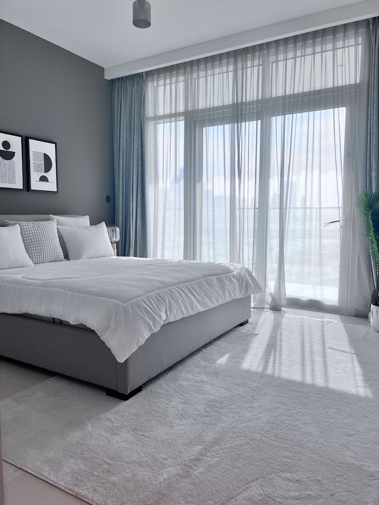 2 Bedroom Flat Beachfront Palm Jumeirah