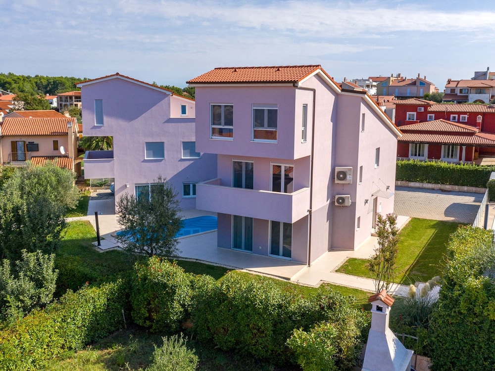 Apartment in Banjole Near Sunny Beach view 4