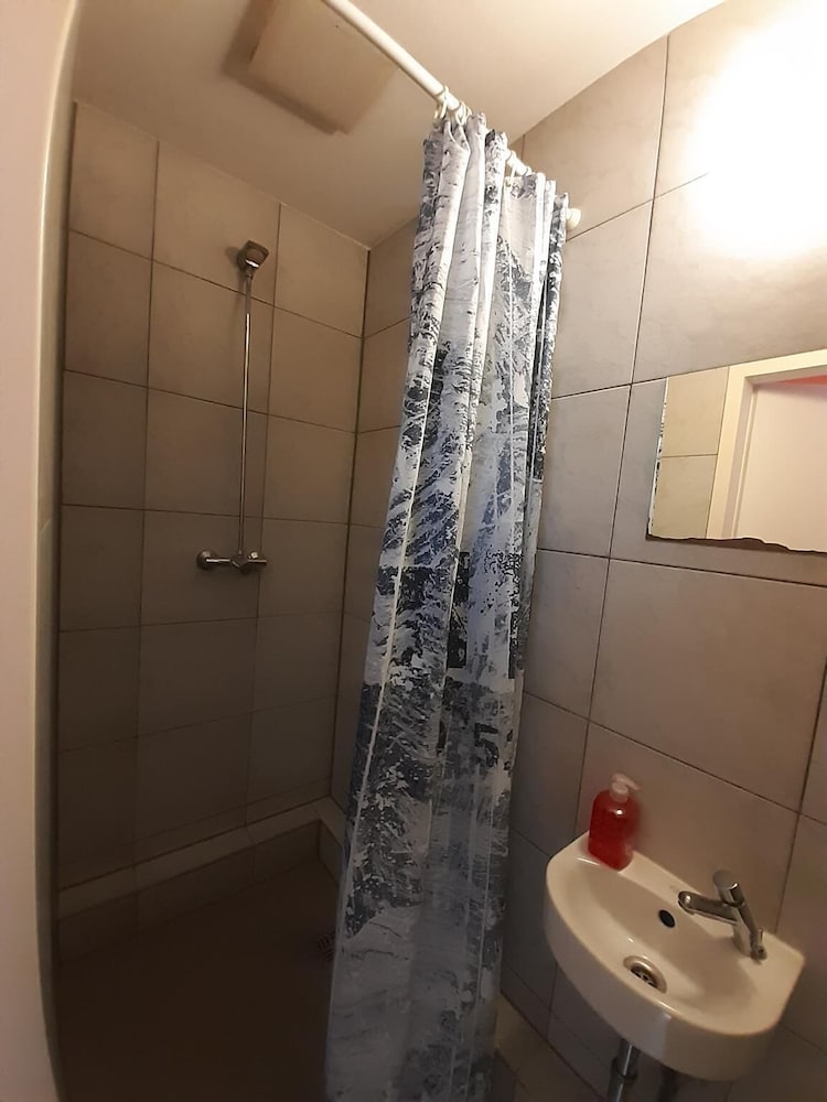 2-Rent Group Hostel Rooms&Apartments TUB19A