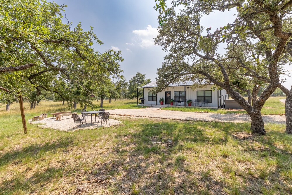 La Casita: Hot-tub & Firepit, 15 min to Fred! view 4
