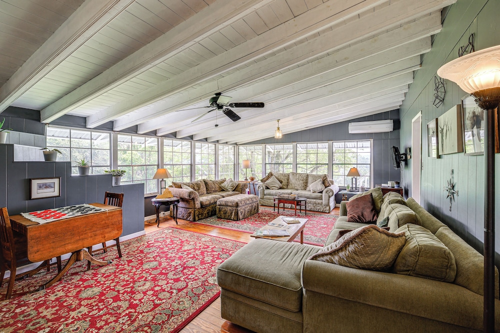 Near Blue Ridge Parkway: Galax Home w/ Mtn Views!