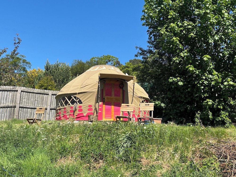 Yurt Retreat - Overlooking the River Blackwater