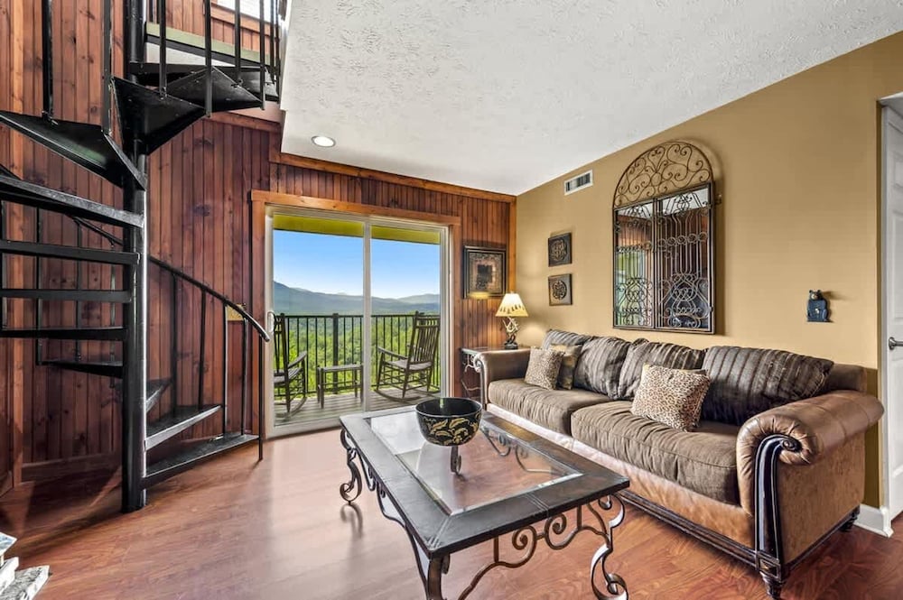 Sleeps 4 Hot Tub Indoor Pool Mountain Views