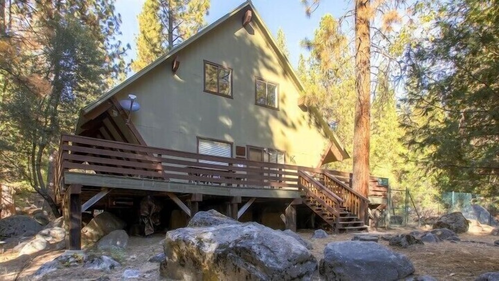 Scenic Wonders Yosemite Creekside Loft