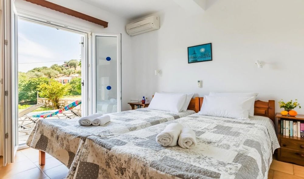 Spiros Walk to Beach Sea Views A C Wifi Car Not Required - 3427 view 5