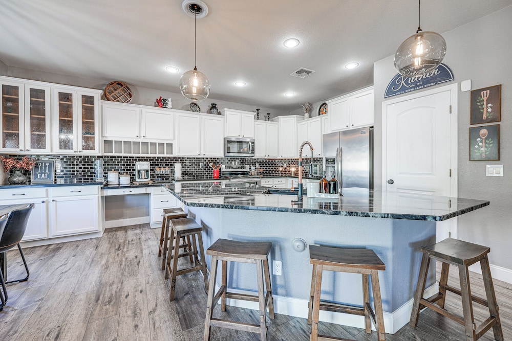 Family-friendly Retreat w/ Pool - Near Westgate!