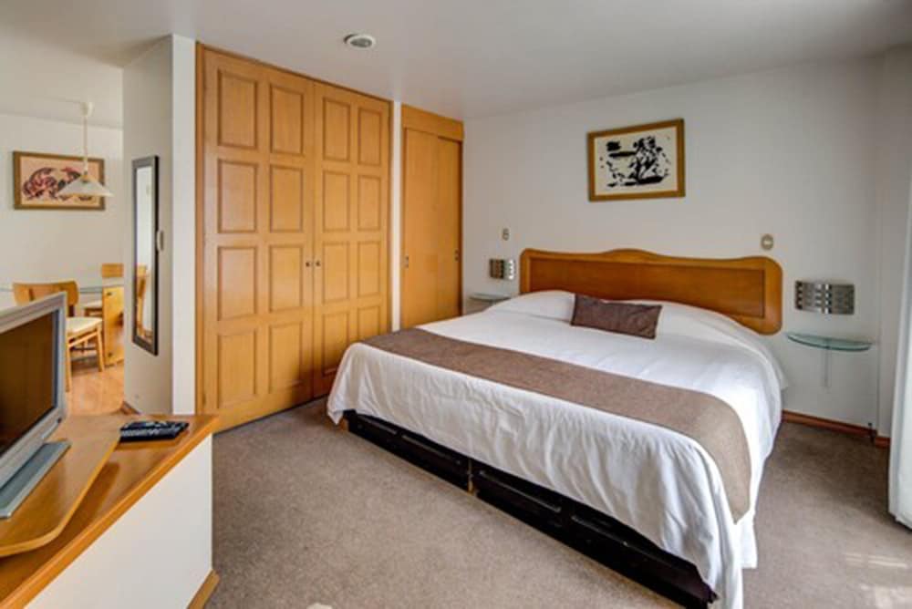 G K Suites Duraznos