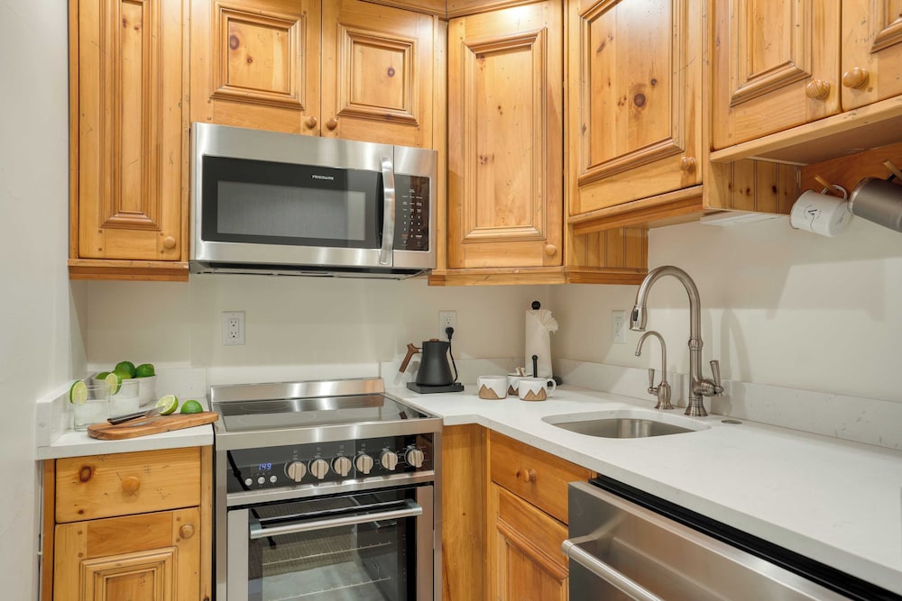 Luxury Mountain Estate w/ Indoor Pool, Gym & Hot Tub Near Keystone | Sleeps 19