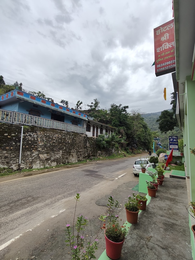 Sri Shakti Hotel & Restaurant