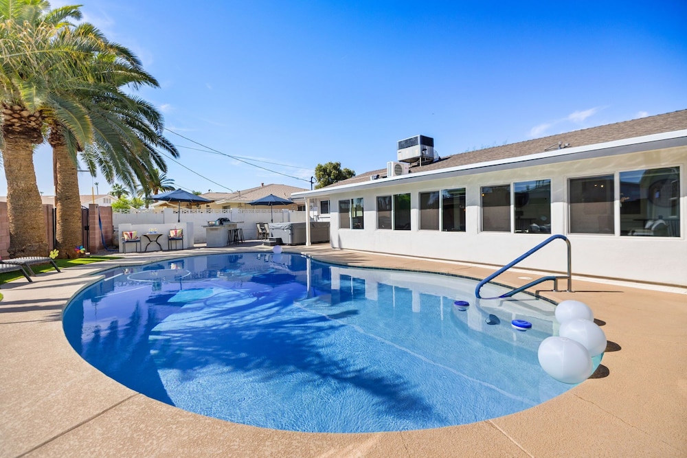 Desert Oasis Retreat Pool Spa Gameroom