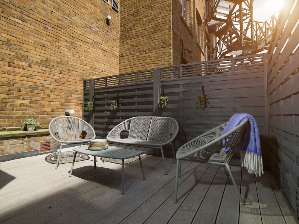 West End Drury Lane Modern 3 Bedroom Apt