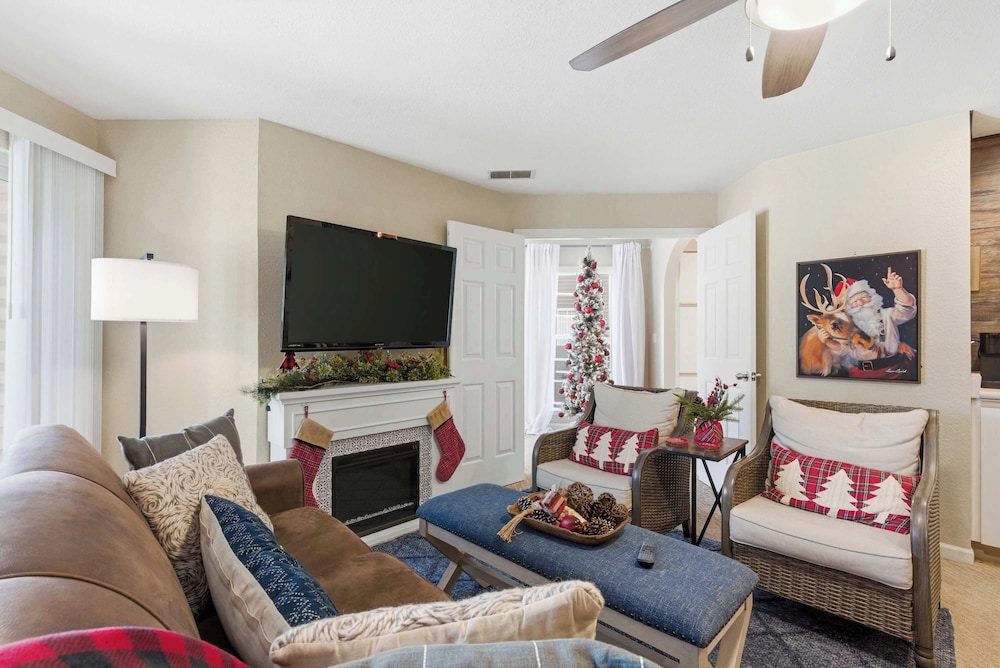 The Ozark Getaway Stay for 6