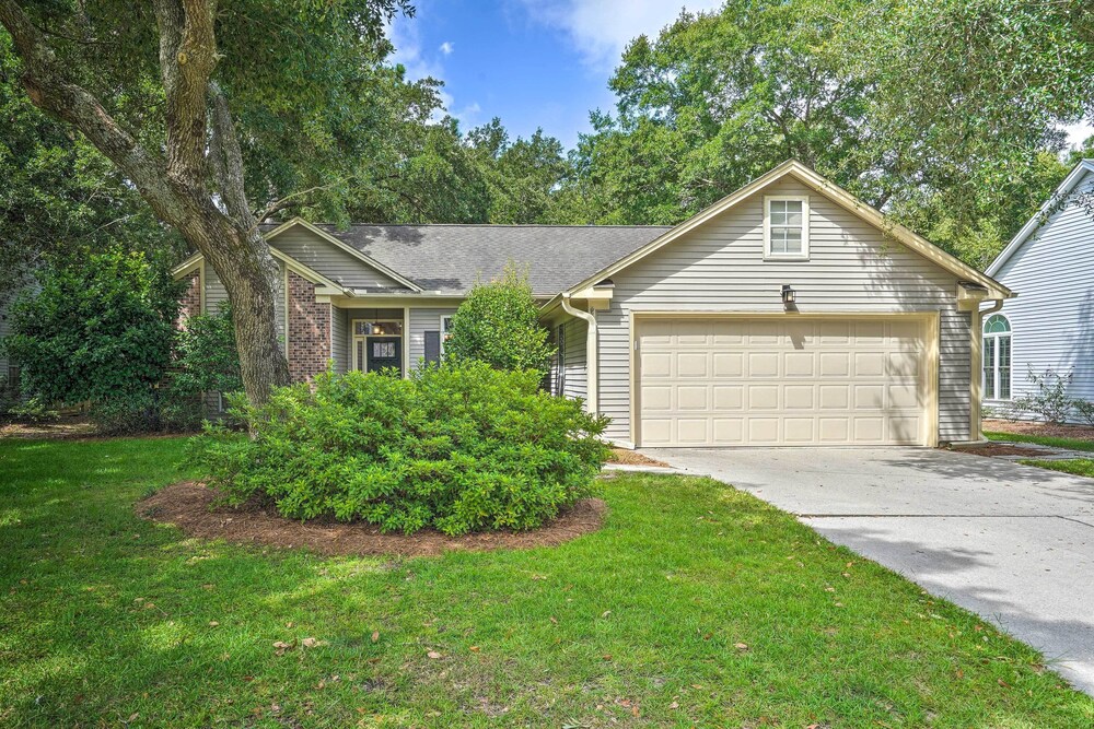 Modern Retreat - 4 Miles to Isle of Palms Beach! view 5