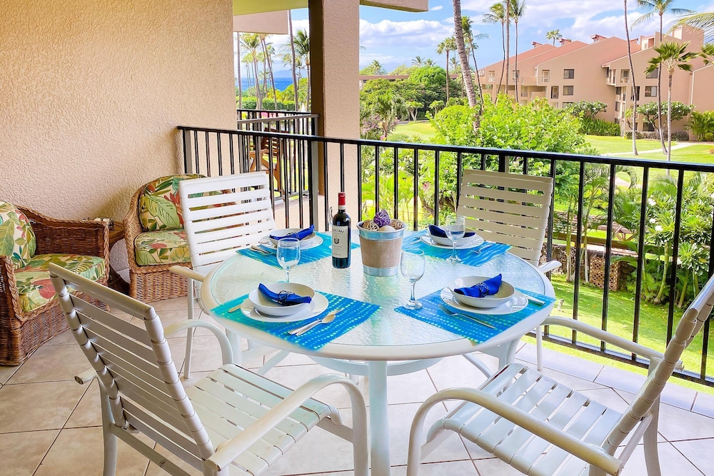 Kamaole Sands 6-303 - Courtyard and Ocean Views From Renovated 3rd Floor Condo