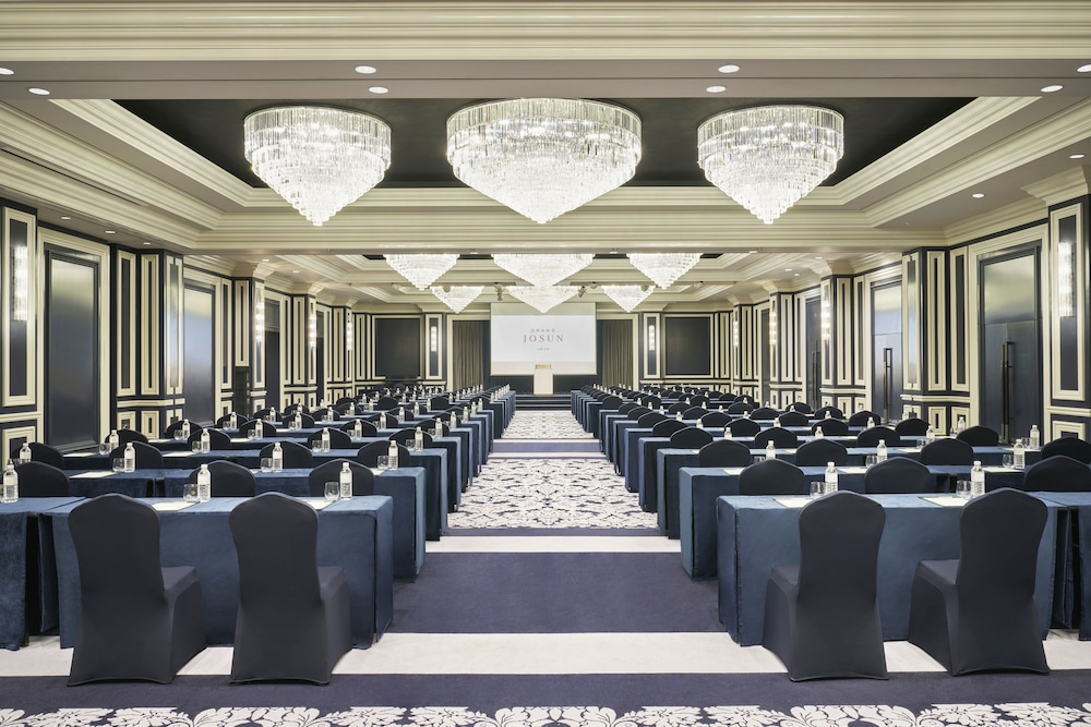 Grand Josun Jeju 66