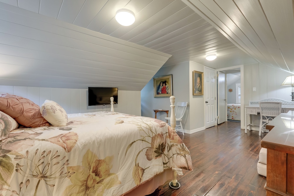 4 Mi to Jetty Park Beach! Family Home w/ Game Room