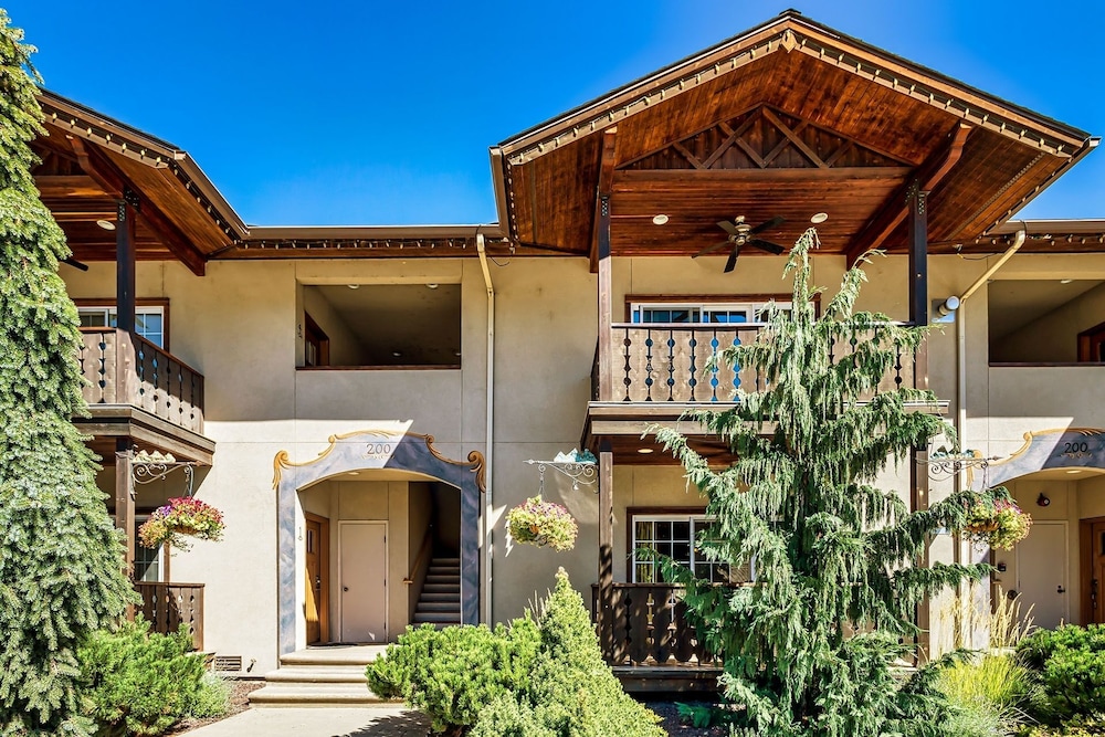 Solterra Resort The Bouncy Castle 7224 - Image 1