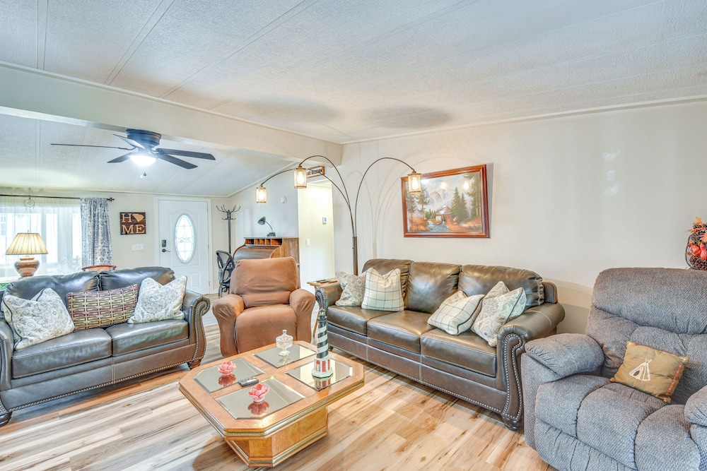 Boat, Fish, Relax: Lake Russell Retreat w/ Dock