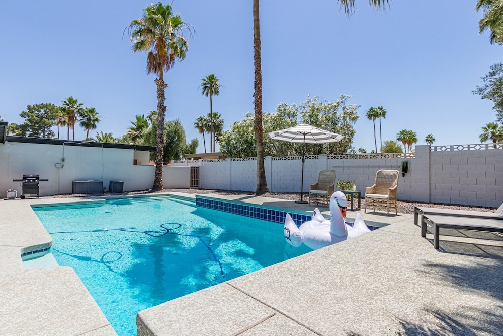 Desert Rose-hot Tub-pool Heat Avail-fire Pit-golf!