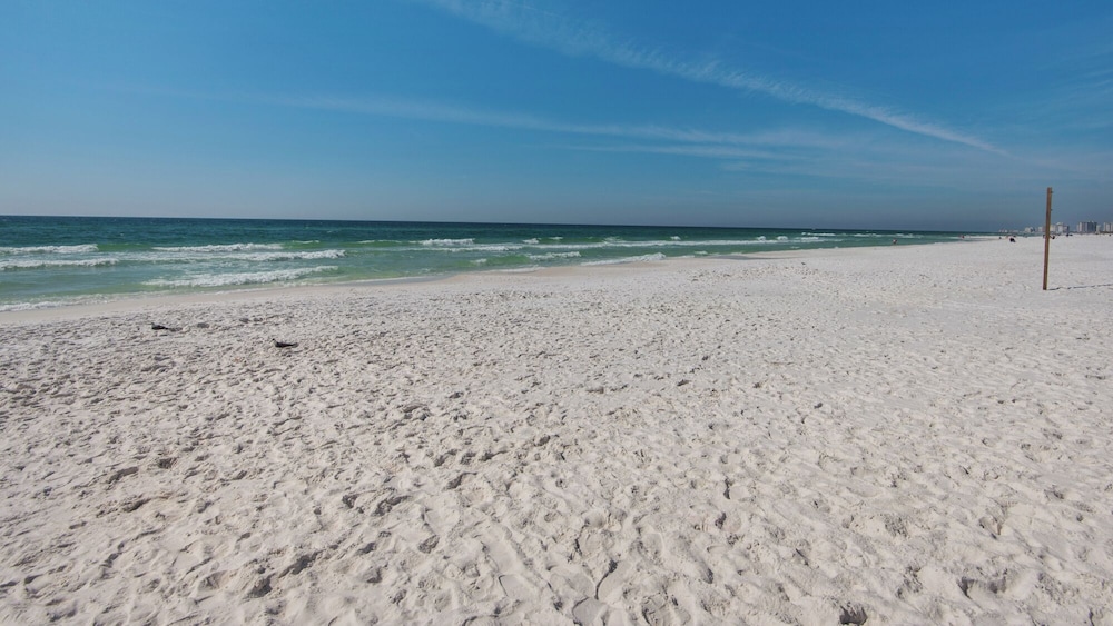 Sand Cliffs 108: Steps to Beach & Pool Access!