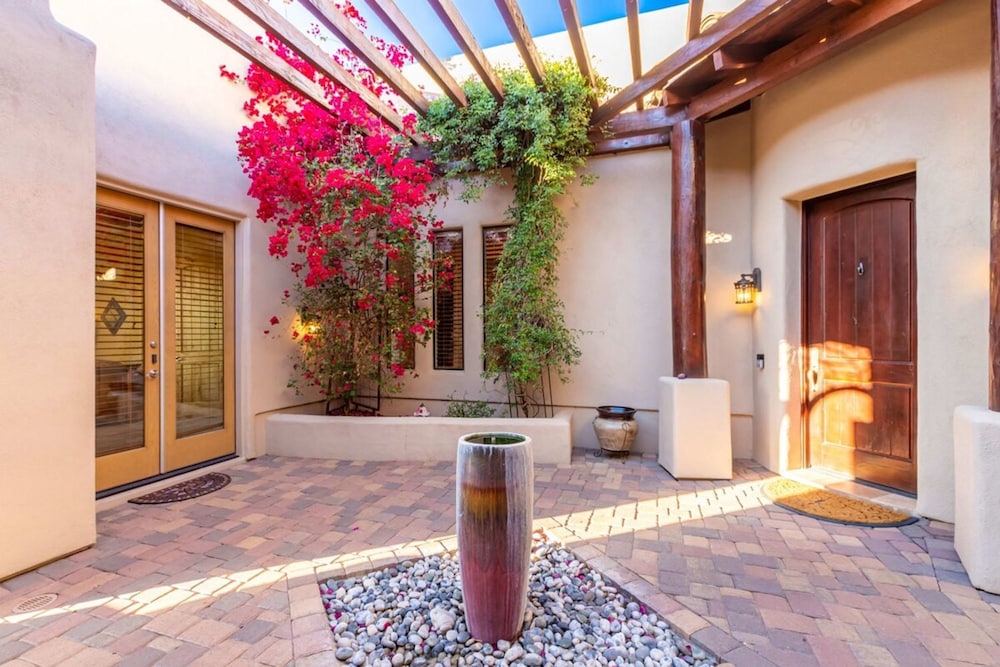 Desert Foothils Rustic Resort Oasis w Pool Spa