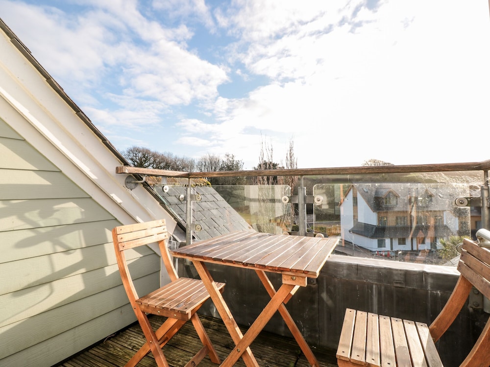 1 Court Cottage, Hillfield Village