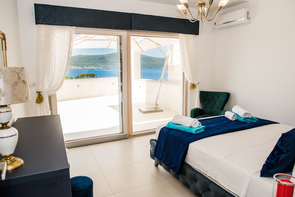 Luxurypenthouse sea View Pooll Ivy House Tivat view 4