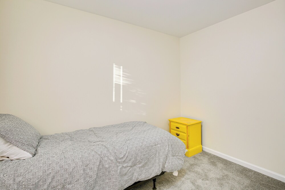9 Mi to Forest Park: Pet-friendly Home in St Louis